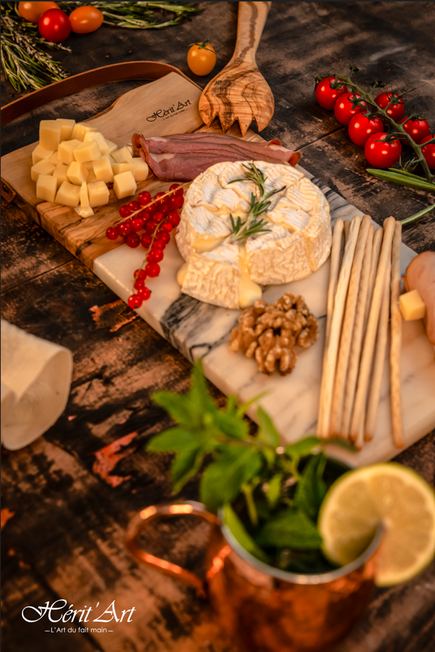 Planche apéritive "Megève" en bois d'olivier et marbre rosé